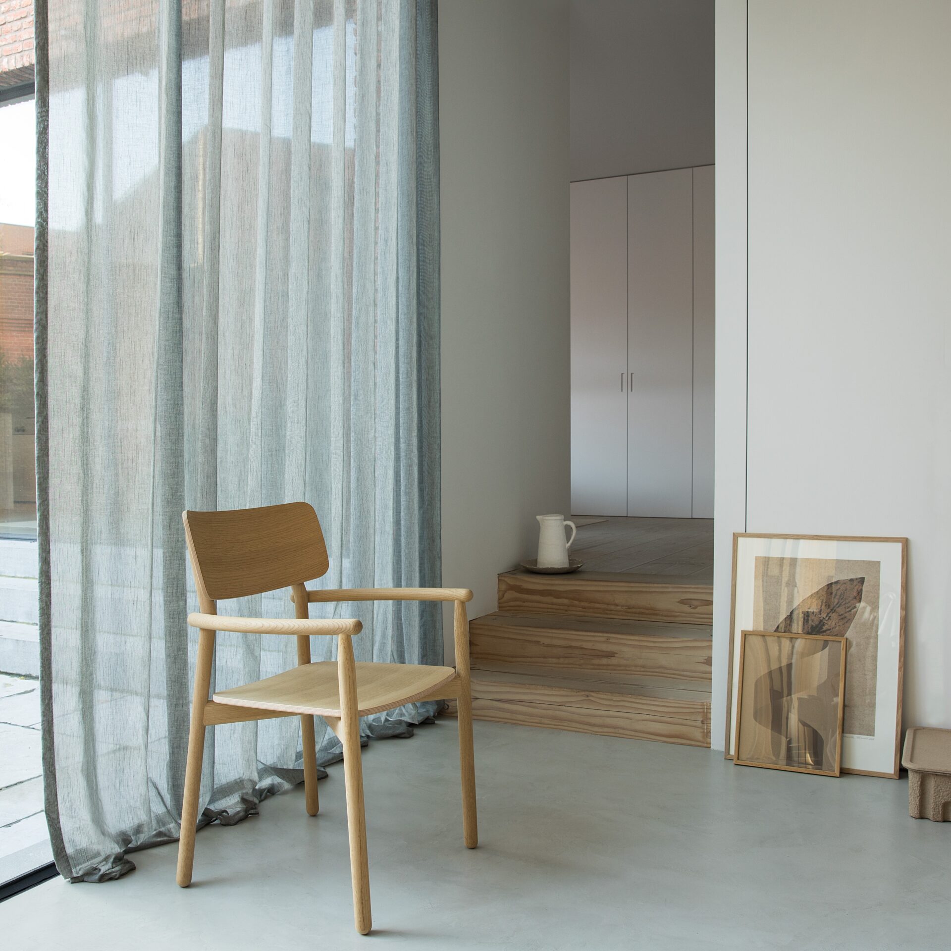 やわらかく透ける、燃えにくい上質シアーのイメージ写真