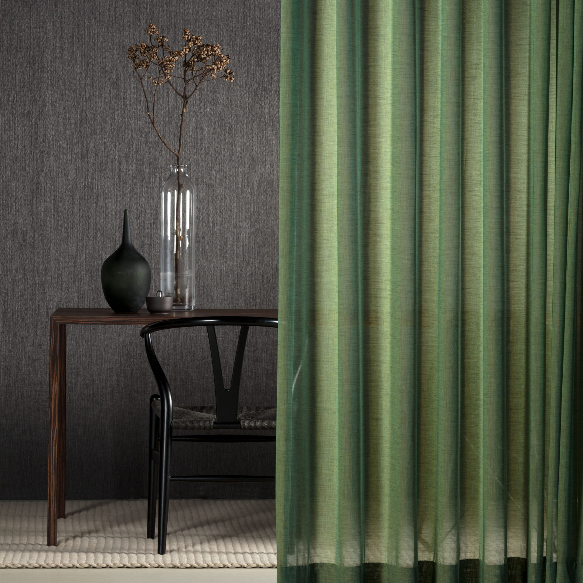 ガーゼのように柔らかい、艶やか防炎シアーのイメージ写真