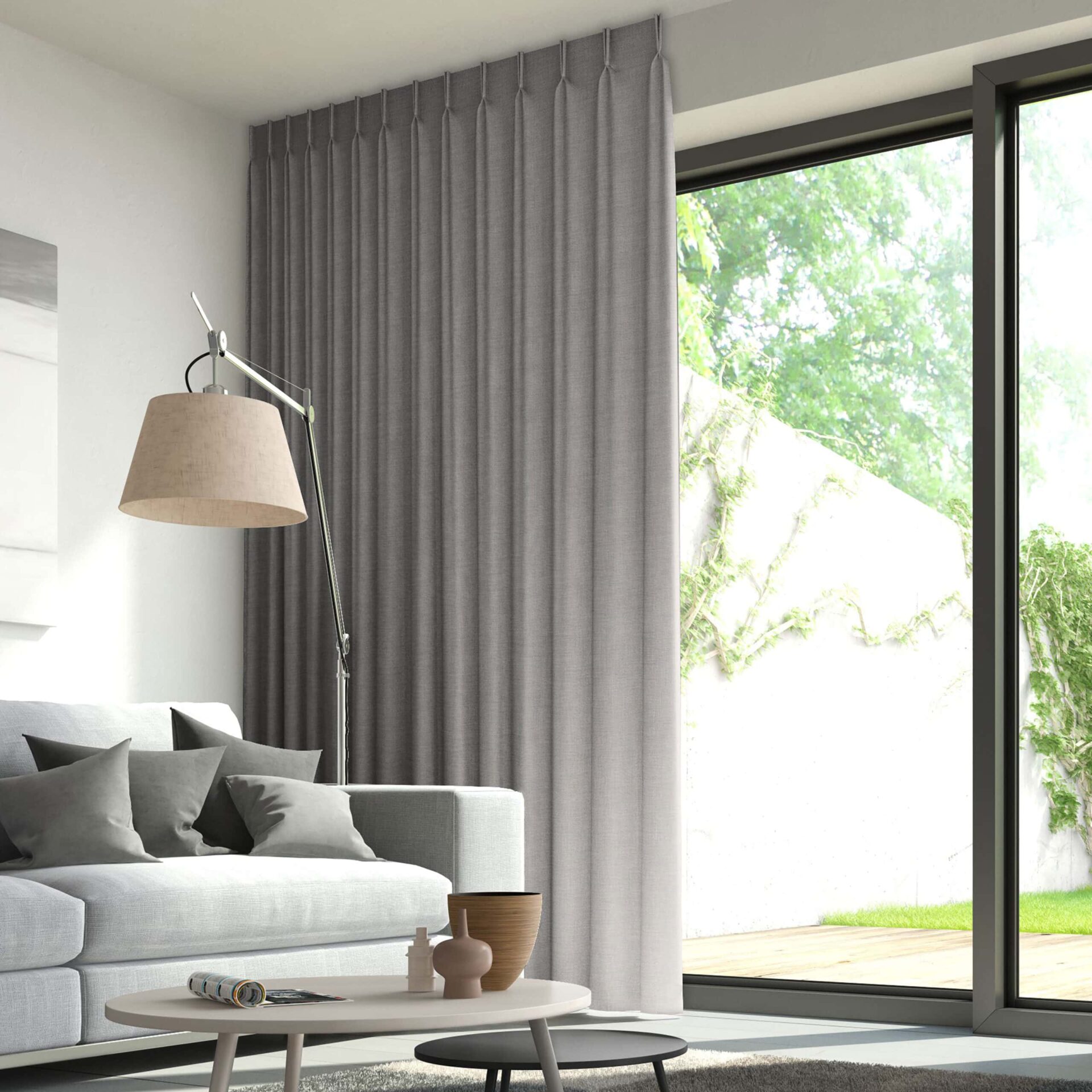 広幅で美しく。光を受けて表情が変わるドレープのイメージ写真